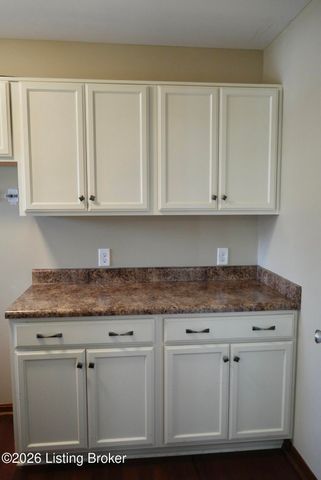 9605 Meghan Ln, Louisville, KY 40291