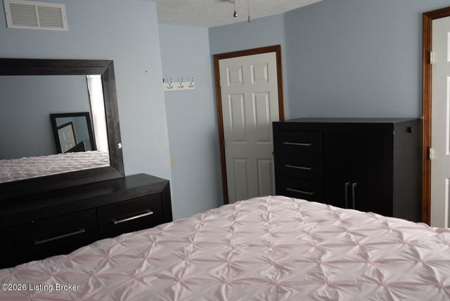 9605 Meghan Ln, Louisville, KY 40291