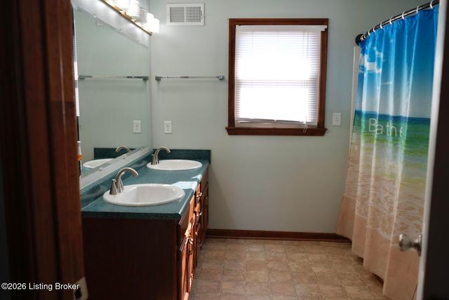 9605 Meghan Ln, Louisville, KY 40291