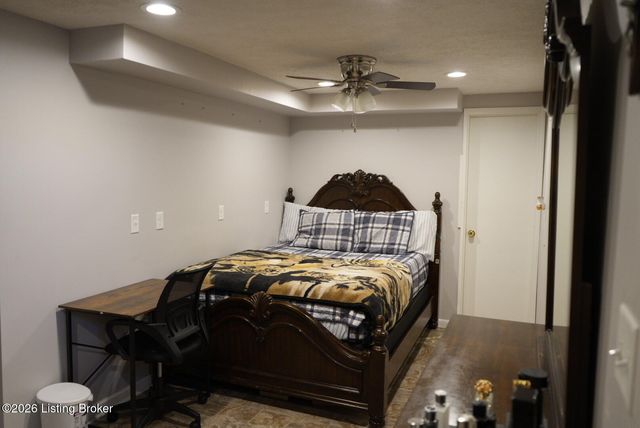 9605 Meghan Ln, Louisville, KY 40291