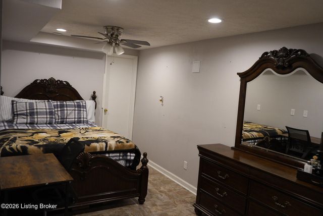 9605 Meghan Ln, Louisville, KY 40291