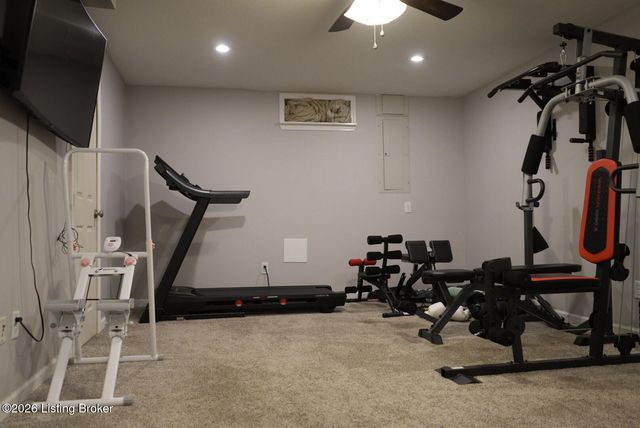 9605 Meghan Ln, Louisville, KY 40291