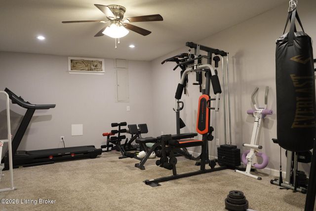 9605 Meghan Ln, Louisville, KY 40291