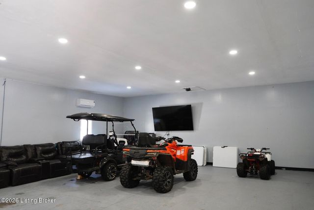 9605 Meghan Ln, Louisville, KY 40291