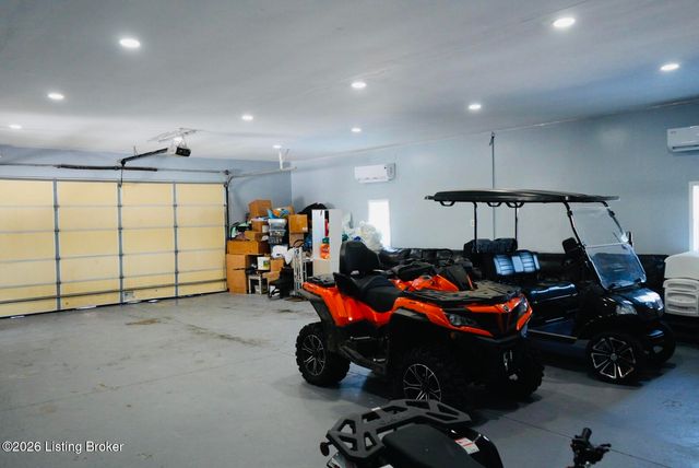 9605 Meghan Ln, Louisville, KY 40291