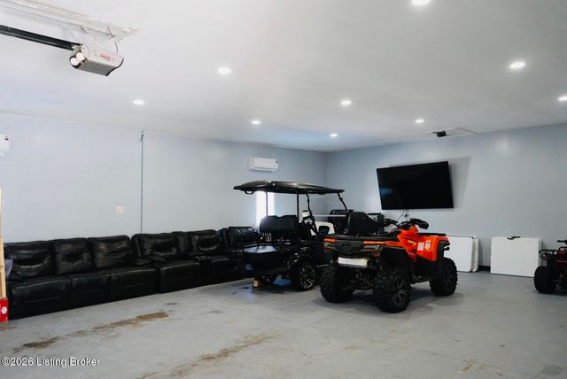 9605 Meghan Ln, Louisville, KY 40291