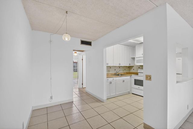 3300 Springdale Boulevard 208, Palm Springs, FL 33461