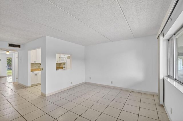 3300 Springdale Boulevard 208, Palm Springs, FL 33461