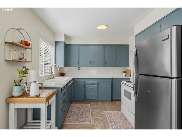 4905 Se 99TH Ave, Portland, OR 97266
