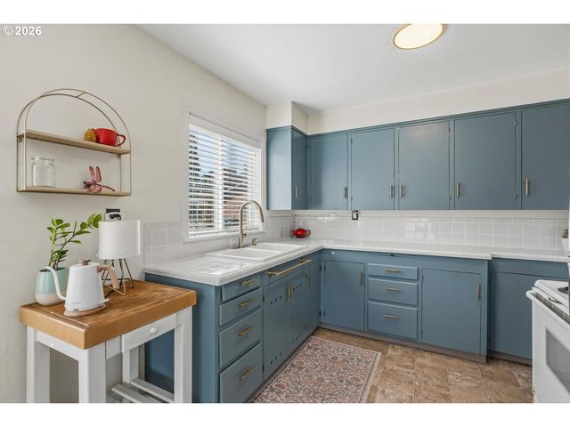 4905 Se 99TH Ave, Portland, OR 97266