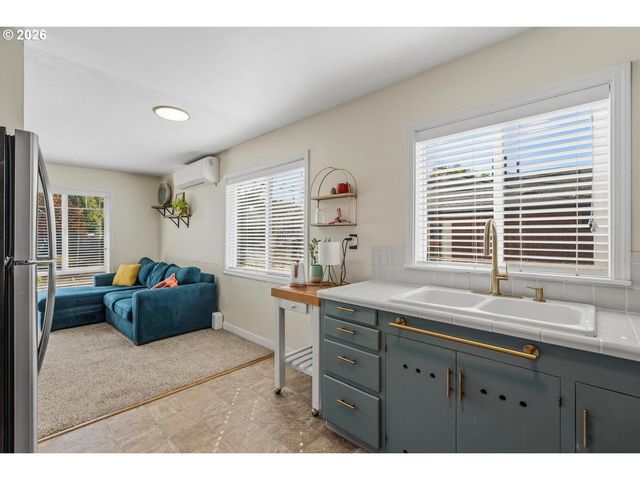 4905 Se 99TH Ave, Portland, OR 97266