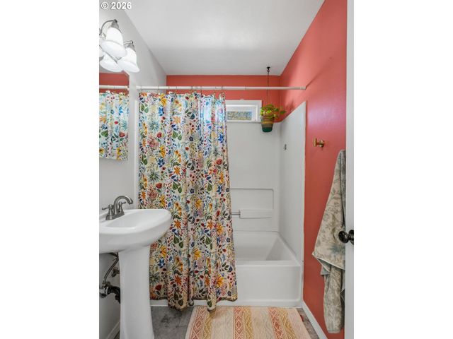 4905 Se 99TH Ave, Portland, OR 97266