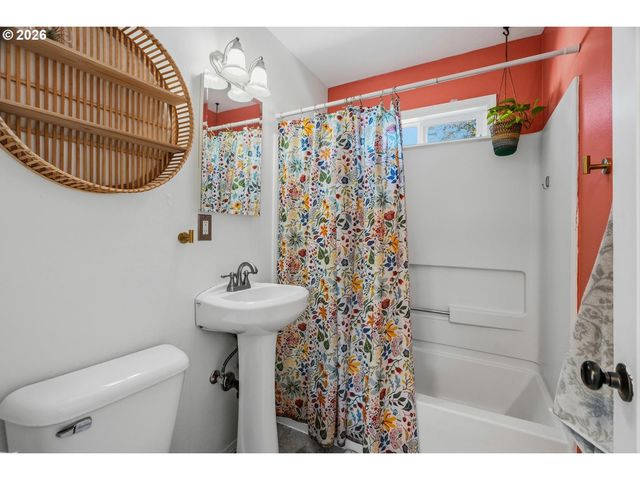 4905 Se 99TH Ave, Portland, OR 97266