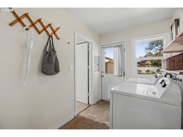 4905 Se 99TH Ave, Portland, OR 97266