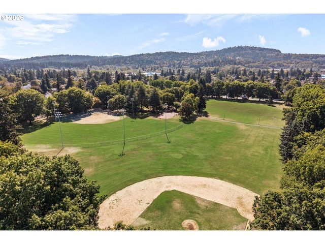 4905 Se 99TH Ave, Portland, OR 97266