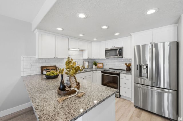 5645 S HIGHLAND PARK CT, Holladay, UT 84121