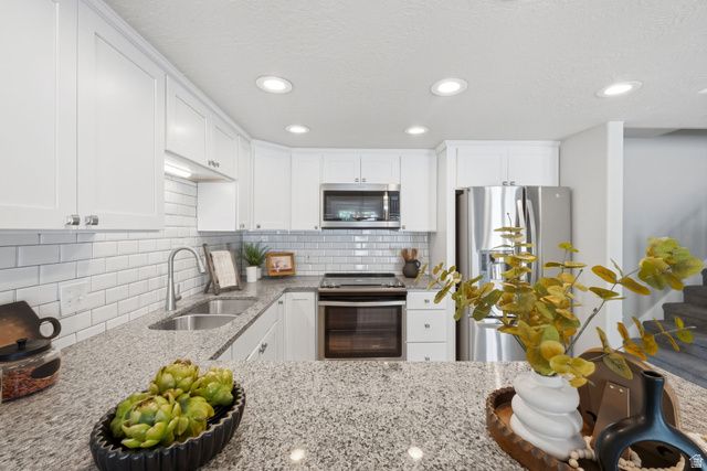 5645 S HIGHLAND PARK CT, Holladay, UT 84121