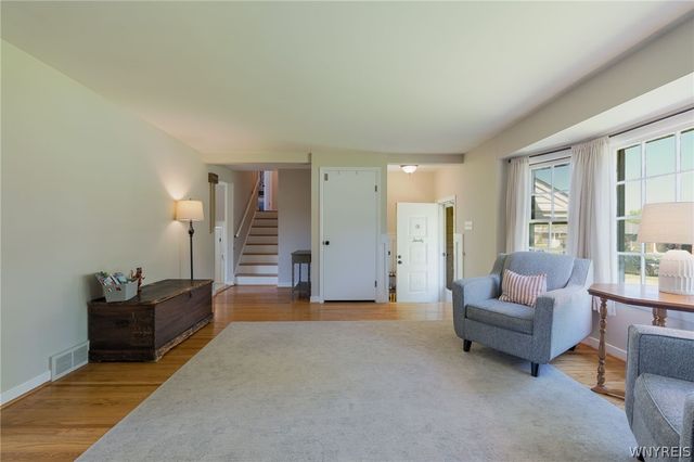 20 Evanshire Lane, Amherst, NY 14221