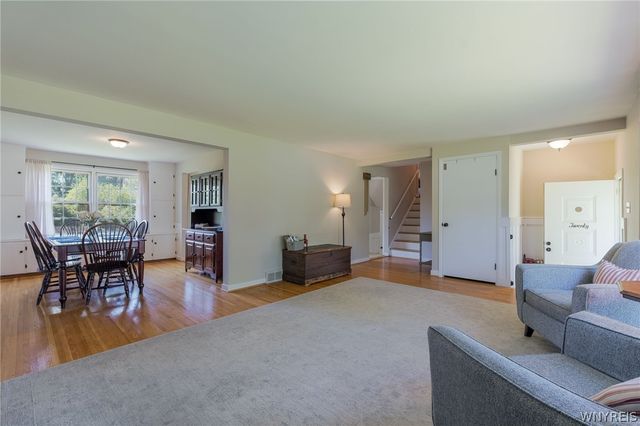 20 Evanshire Lane, Amherst, NY 14221