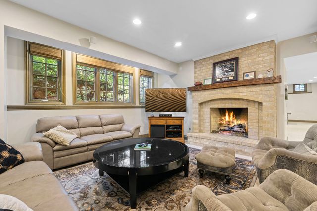 3102 White Oak Lane, Oak Brook, IL 60523
