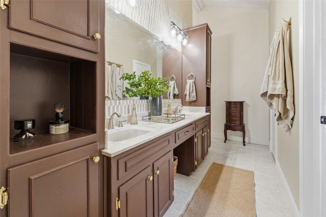 1201 Rockmoor Drive, Edgecliff Village, TX 76134