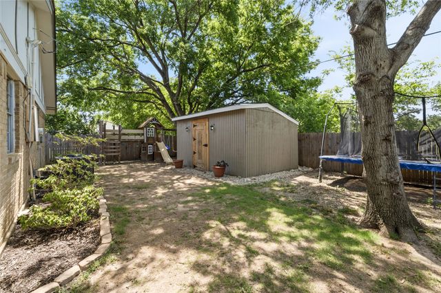 1201 Rockmoor Drive, Edgecliff Village, TX 76134