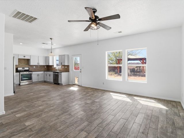 2252 Violeta Circle SE, Rio Rancho, NM 87124