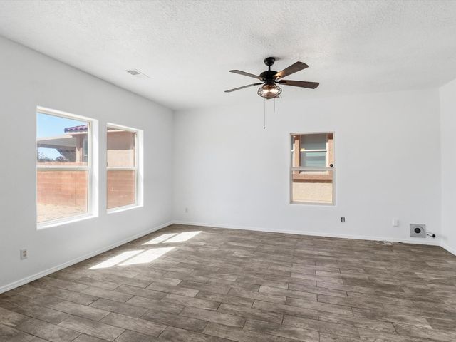 2252 Violeta Circle SE, Rio Rancho, NM 87124