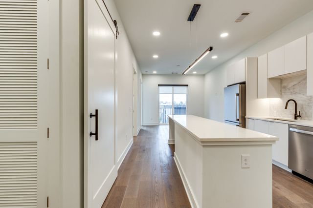 1125 10th Ave N Apt 403, Nashville, TN 37208