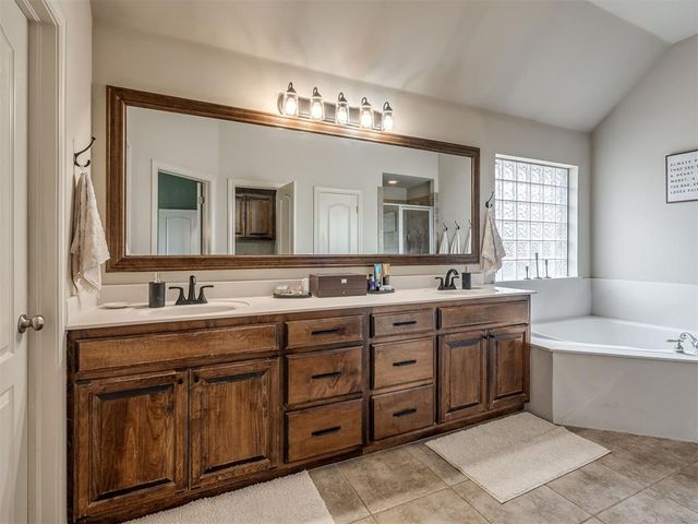 10401 Joseph Way, Yukon, OK 73099