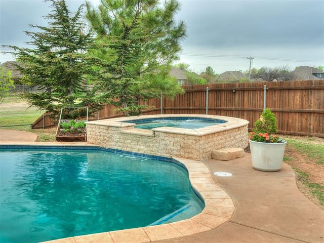 10401 Joseph Way, Yukon, OK 73099