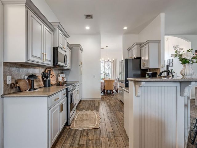 10401 Joseph Way, Yukon, OK 73099