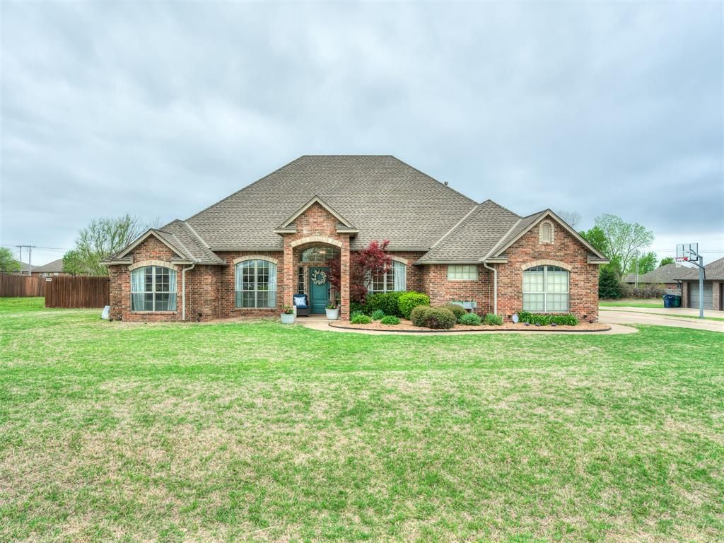 10401 Joseph Way, Yukon, OK 73099