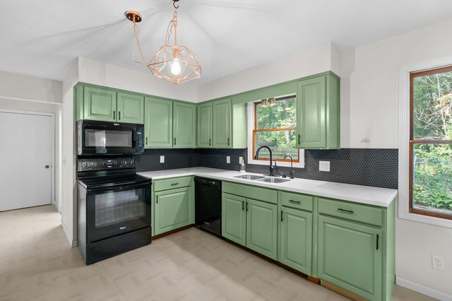 9766 S Westnedge Avenue, Portage, MI 49002