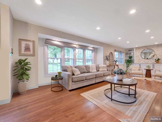 41 Hardwick Lane, Wayne, NJ 07470
