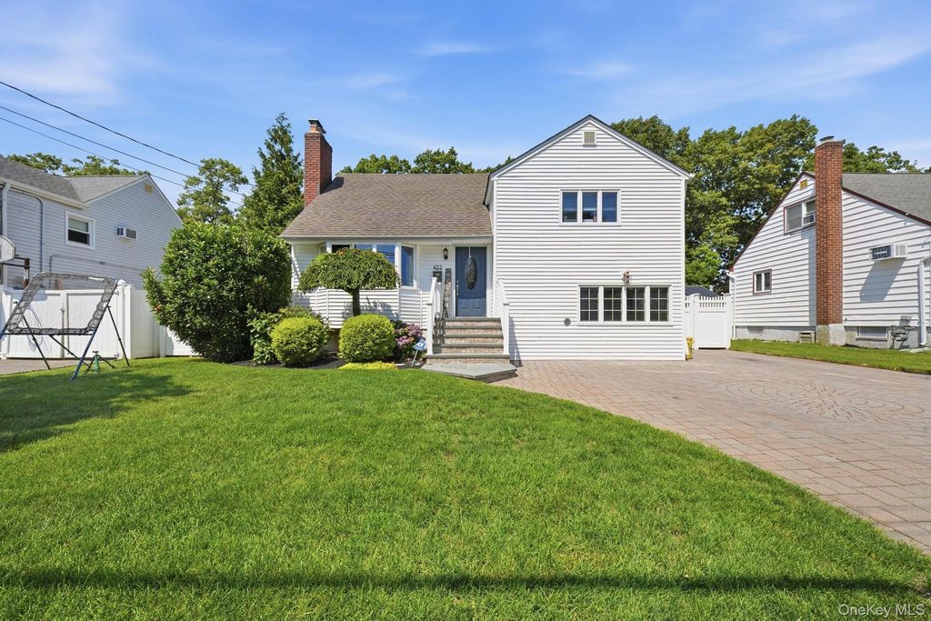 422 Park Lane, Massapequa Park, NY 11762 — exterior