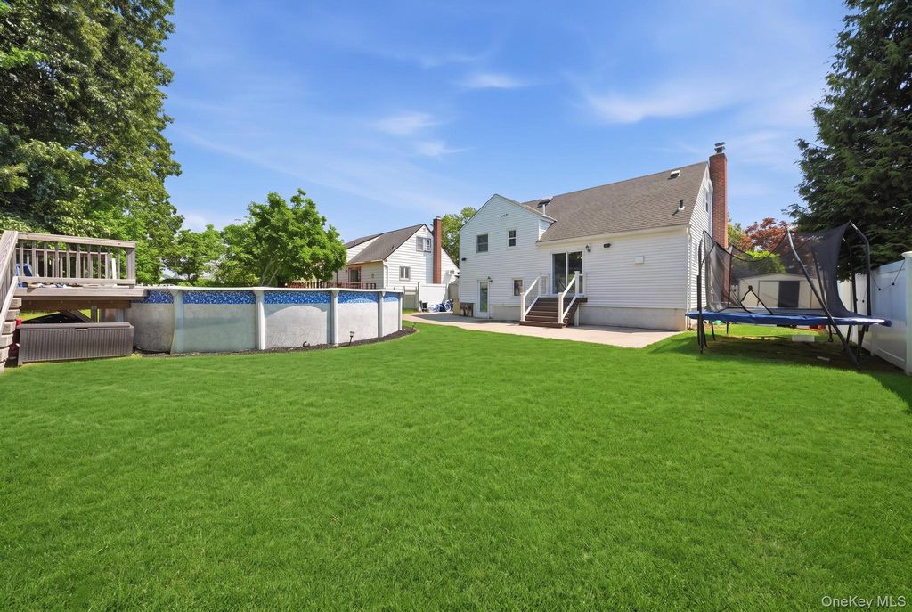 422 Park Lane, Massapequa Park, NY 11762 — photo 4