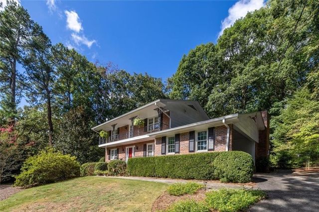 2206 Deer Ridge Drive, Smoke Rise, GA 30087