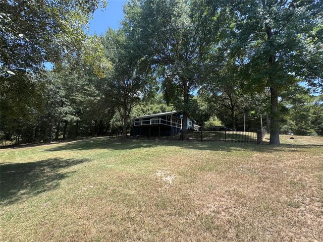 445 Loop Drive, Livingston, TX 77351