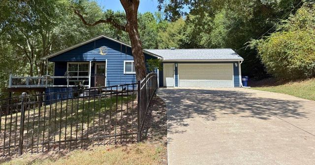 445 Loop Drive, Livingston, TX 77351
