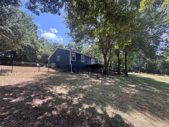 445 Loop Drive, Livingston, TX 77351