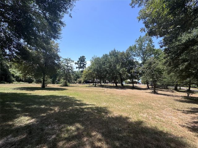 445 Loop Drive, Livingston, TX 77351