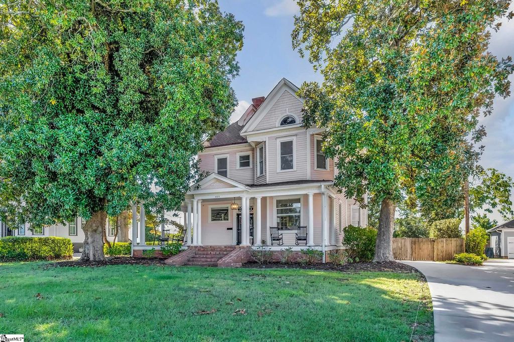 Image 1 of property listing at 409 Perry Avenue, Greenville, SC 29601
