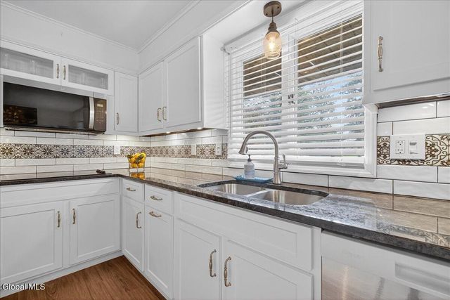 321 Middletown Road, Halfmoon, NY 12188