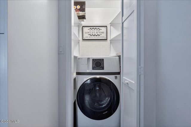 321 Middletown Road, Halfmoon, NY 12188