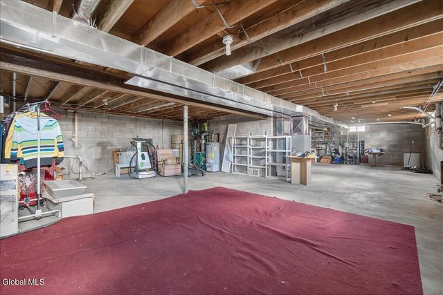 321 Middletown Road, Halfmoon, NY 12188