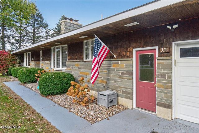 321 Middletown Road, Halfmoon, NY 12188