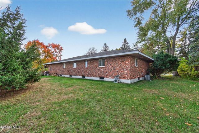 321 Middletown Road, Halfmoon, NY 12188