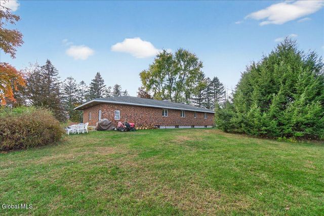 321 Middletown Road, Halfmoon, NY 12188