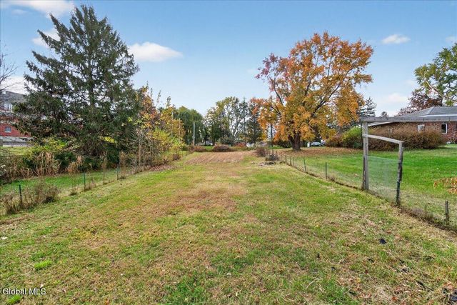 321 Middletown Road, Halfmoon, NY 12188